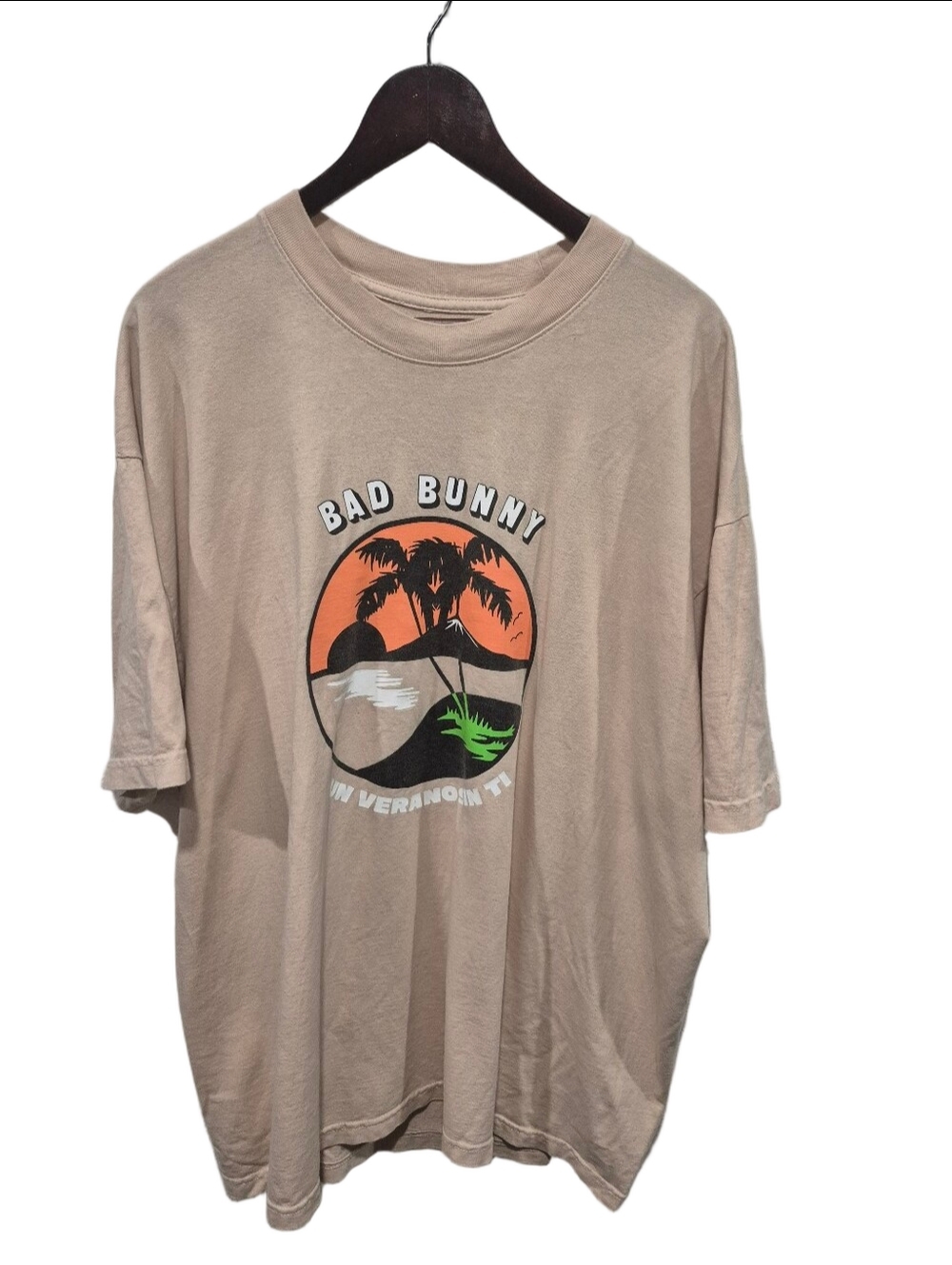 Bad Bunny World's Hottest Tour Un Verano Sin Ti Beige Graphic T-Shirt XL